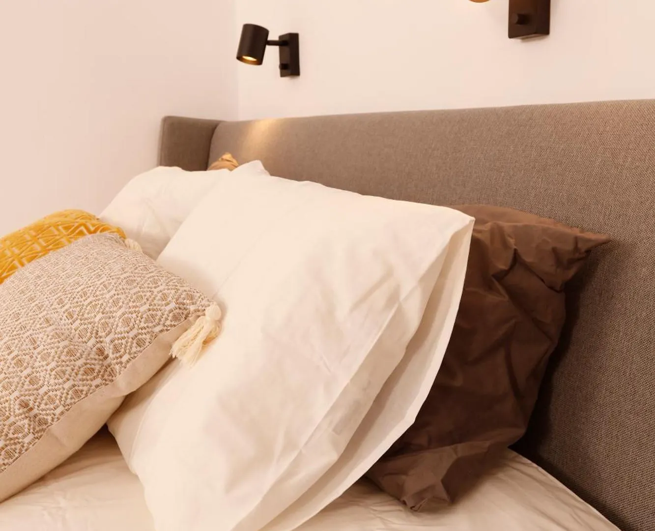 Retreat Concept Studio Bucharest Apartment