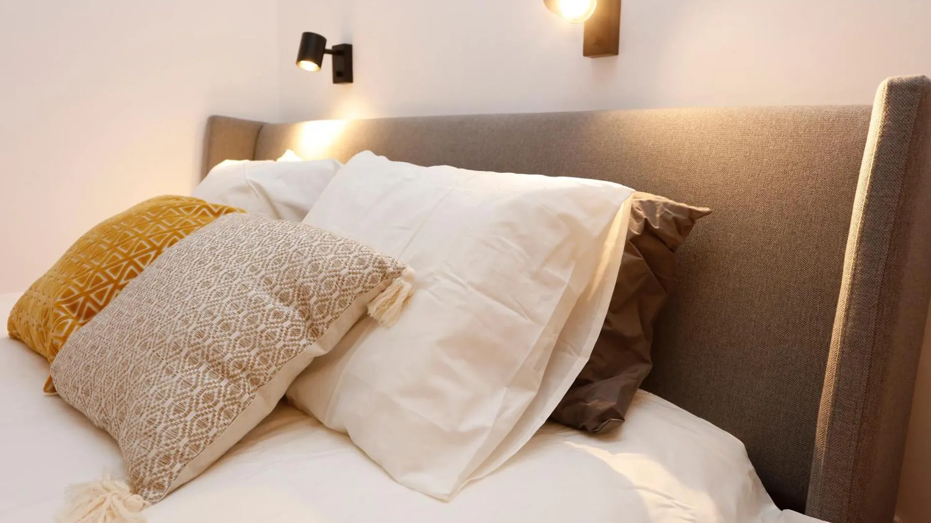 Retreat Concept Studio Bucharest Apartment